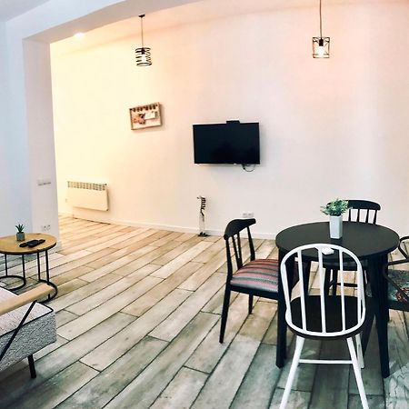 Style Apartments By Happy Place Tbilisi Ngoại thất bức ảnh